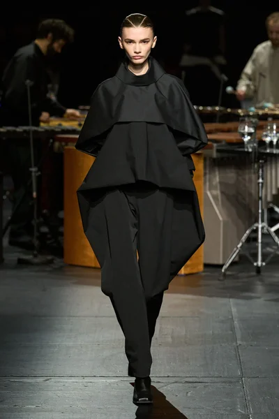 Look 4